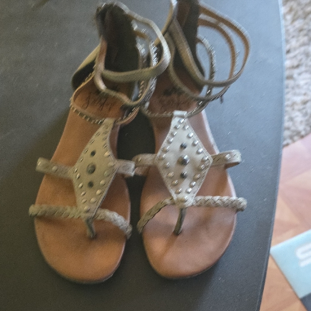 Stylish Women's Sandals with Studded Design